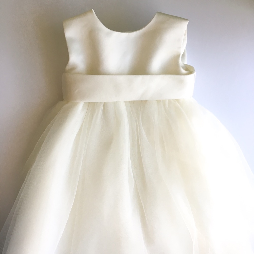 David’s Bridal Flower girl dress. Size: 18 months